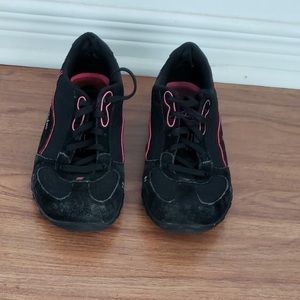 Sketchers sneakers. Pink and black